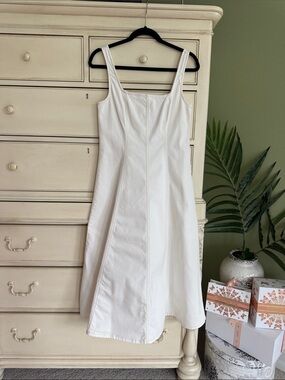 Old Navy White Sleeveless Maxi Dress size S